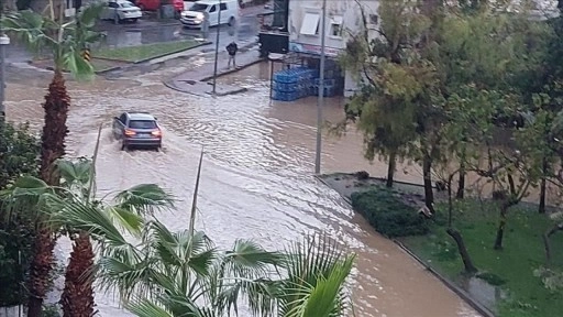 Manavgat'ta şiddetli yağış su baskınlarına sebep oldu