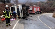 Manisa’da patates yüklü kamyon devrildi