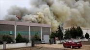 Manisa'da plastik fabrikasında çıkan yangın söndürüldü