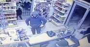 market soyan hırsızlar güvenlik kamerasına takıldı