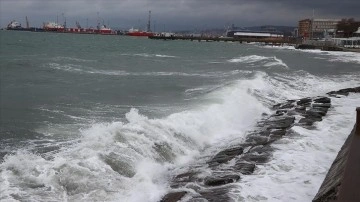 Marmara Denizi'nde ulaşıma poyraz engeli