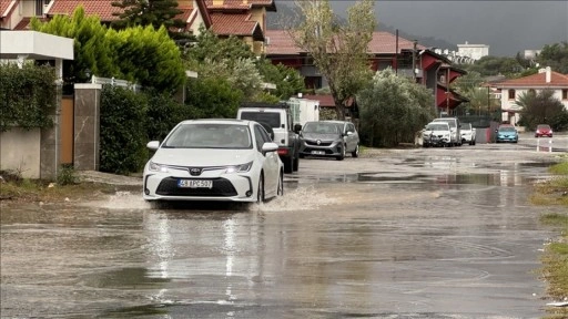 Marmaris'te sağanak etkili oldu