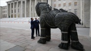Meclise getirilen 'Truva Atı' heykeline yoğun ilgi