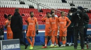 Medipol Başakşehir, PSG maçında dördüncü hakemin ırkçı söylemi nedeniyle sahadan çekildi