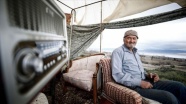 Mehmet dedenin Burdur Gölü manzaralı barakasında keyif dolu yaşamı