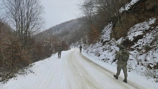 Mehmetçik, Kosova’nın Sırbistan sınırında devriye faaliyetlerine devam ediyor