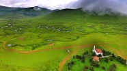 Menderesleriyle ünlü yayla görenleri etkiliyor