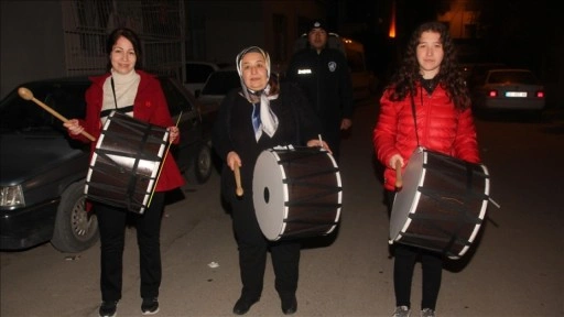 Mersin'de ramazan davulcusu kadınlar mesaiye başladı