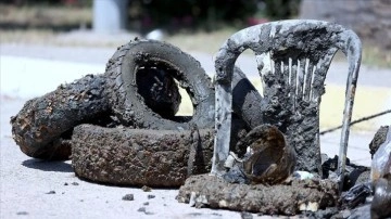 Mersin'de denizden araba lastiği, plastik sandalye ve demir parçaları çıktı