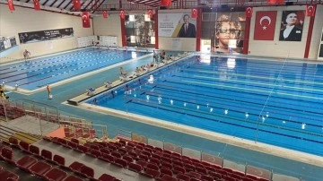 Mersin'deki olimpik havuz 263 bin kişiyi ağırladı