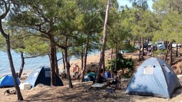 Mersin'in kamp alanlarında Kurban Bayramı tatili yoğunluğu