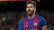 Messi 4 yıl daha Barcelona'da