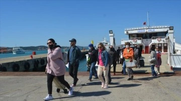 Midilli Adası'ndan Ayvalık'a 25 ay sonra ilk turist kafilesi geldi