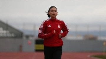 Milli atlet Elif Naz Köseoğlu, 2028 Olimpiyatları'nda final hedefi için koşuyor