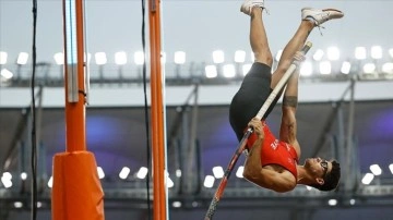 Milli atlet Ersu Şaşma, sırıkla atlamada finale kaldı