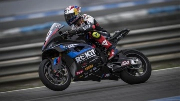 Milli motosikletçi Toprak Razgatlıoğlu, İngiltere'de ikinci yarışı da birinci bitirdi