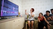 Milli sırıkla atlamacı Ersu Şaşma&#039;nın olimpiyat finali heyecanını ailesi televizyon başında yaşadı