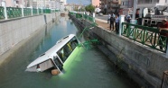Minibüs sulama kanalına düştü: 5 yaralı