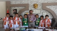 Minik futbolculardan Başkan Yavaş'a ziyaret