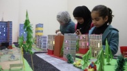 Minikler hayallerindeki Suriye'yi "inşa etti"
