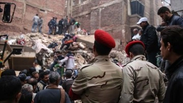 Mısır'da bir binanın çökmesi sonucu 9 kişi hayatını kaybetti