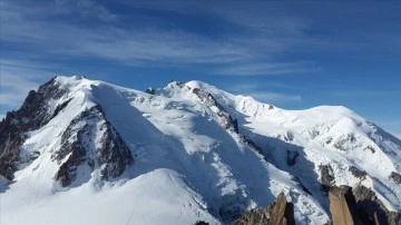 Mont Blanc Dağı'nda hava sıcaklığı 33 saat boyunca 0 derecenin üzerinde ölçüldü