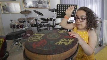 Morquio sendromlu genç kızın kullanamadığı eli "ritim eğitimi"yle açıldı