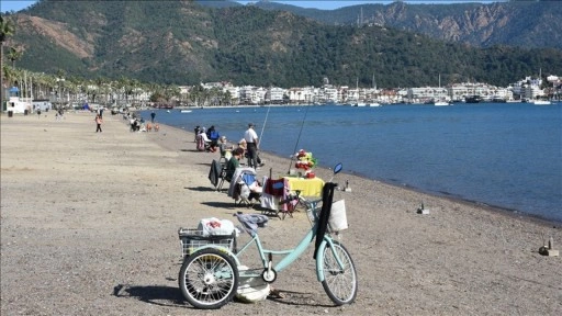 Muğla'da güneşli hava sahilleri hareketlendirdi