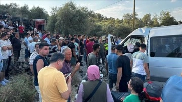 Muğla'da arazöz ile minibüsün çarpıştığı kazada 15 kişi yaralandı