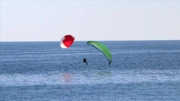 Muğla'da yamaç paraşütü kapanan 2 pilot, yedek paraşütle çakılmaktan kurtuldu