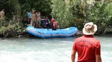 Müküs Çayı'nda kaybolan hemşireyi 140 kişilik ekip arıyor