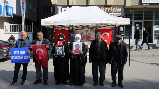 Muşlu aileler DEM Parti binası önündeki eylemlerini sürdürdü