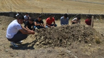 Muş'ta baraj gölünde boğulan 5 kişi toprağa verildi