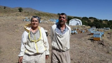 Muş'un yaylalarında arıcılık yapan karı koca, mesleğin zorluklarını da birlikte aşıyor