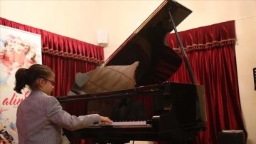 'Mutlak kulak' Yusufhan, ünlü bir piyanist olmak istiyor