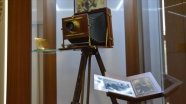 Müzedeki 120 yıllık ahşap fotoğraf makinesi ilgi çekiyor