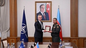 NATO Genel Sekreteri Stoltenberg, Azerbaycan Savunma Bakanı Hasanov ile görüştü