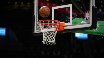 NBA'de konferans liderleri Suns ve Bulls kazanmaya devam ediyor