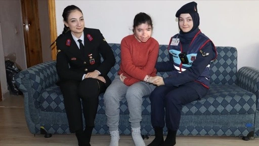 Nevşehir'de asker olma hayali kuran engelli Zeynep'e Jandarma'dan jest