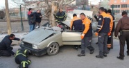 Niğde’de ağaca çarpan araç takla attı: 2 ölü