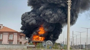 Niğde'de atık yağ geri dönüşüm tesisinde yangın çıktı