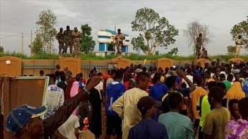 Nijer'de cunta, Muhammed Bazum'u vatana ihanetten yargılamak istiyor