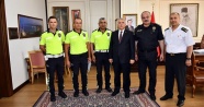 O polislere başarı belgesi