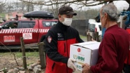 Off-road araçlarıyla ihtiyaç sahiplerine gıda ve hijyen paketi dağıttılar