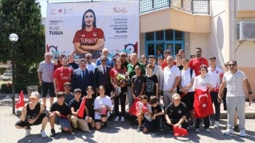 Olimpiyat üçüncüsü milli güreşçi Buse Tosun Çavuşoğlu, Yalova'da coşkuyla karşılandı