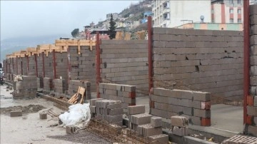 Osmaniye'de çarşı esnafına geçici iş yeri ve konteyner çarşı yapılıyor