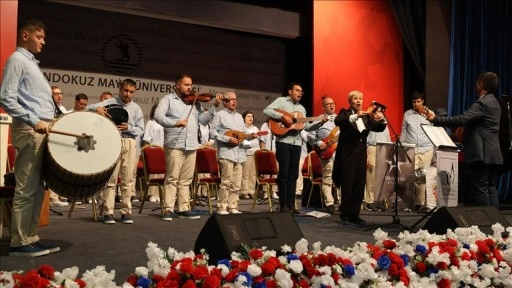 Otizmli bireylerden oluşan koro, farkındalık oluşturmak için şehir şehir gezip konser veriyor