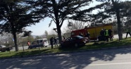 Otomobil ağaca çarptı: 1 ölü, 2 yaralı!