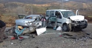 Otomobil ile hafif ticari araç çarpıştı: 3 yaralı!