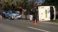 Otomobil servis minibüsüyle çarpıştı: 12 yaralı